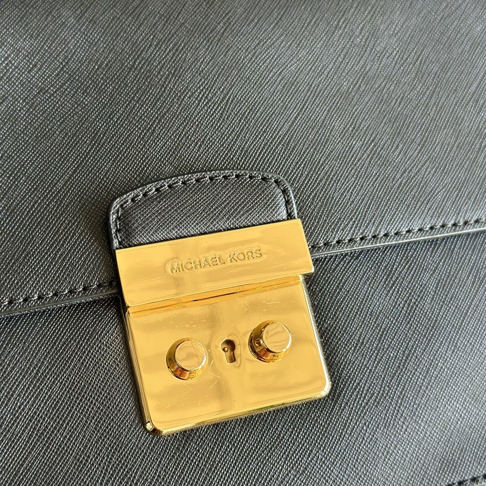 Michael Kors Black Crossbody Bag with Gold Chain - Picture 8 of 16